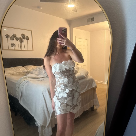 Floral bridal mini Elliatt Arabella dress - Picture 5 of 5